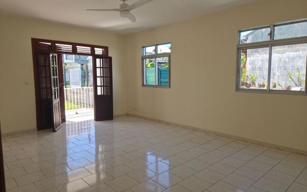 Maison à vendre    4 pièces •  Le Gosier