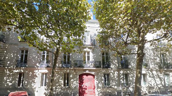 Bureaux à louer à Nantes standing rénové avec grande hauteur sous plafond