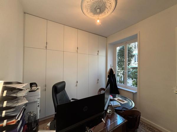 Bureaux à louer à Nantes standing rénové avec grande hauteur sous plafond