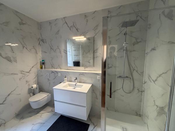 Bureaux à louer à Nantes standing rénové avec grande hauteur sous plafond