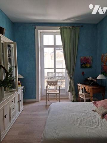 RARE HYPER CENTRE Appartement de 100 m2, prestations de qualité.