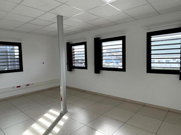 A LOUER Bureaux Cayenne zone Collery