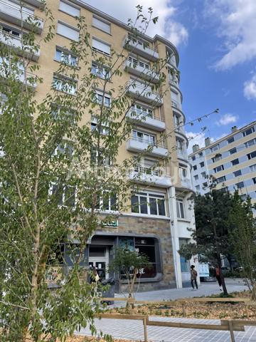 Bureaux à vendre ou à louer Lille centre espaces rénovés balcon lumineux
