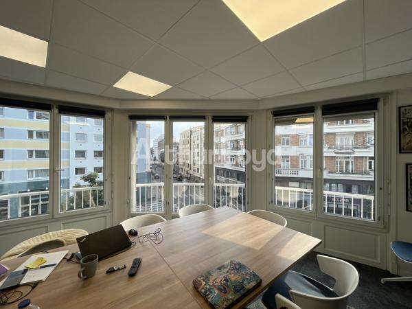 Bureaux à vendre ou à louer Lille centre espaces rénovés balcon lumineux