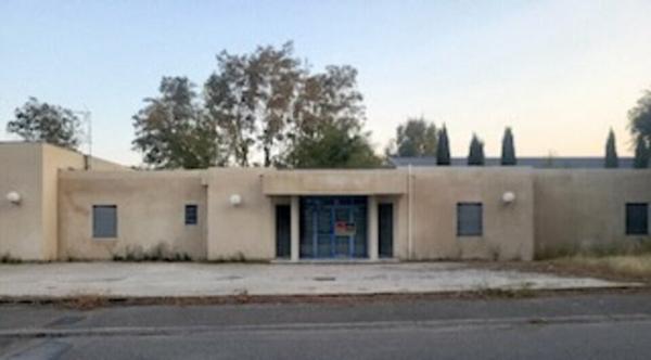 Bureaux à vendre avec terrain privatif à Avignon Courtine en rez-de-chaussée