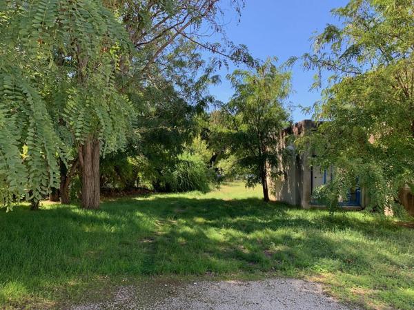 Bureaux à vendre avec terrain privatif à Avignon Courtine en rez-de-chaussée
