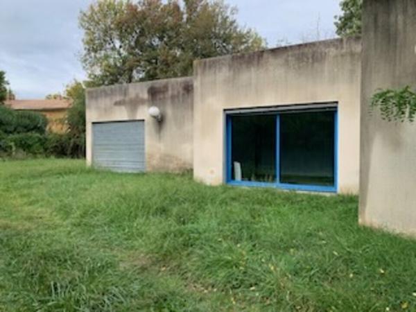 Bureaux à vendre avec terrain privatif à Avignon Courtine en rez-de-chaussée