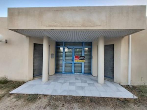 Bureaux à vendre avec terrain privatif à Avignon Courtine en rez-de-chaussée