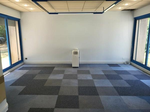 Bureaux à vendre avec terrain privatif à Avignon Courtine en rez-de-chaussée