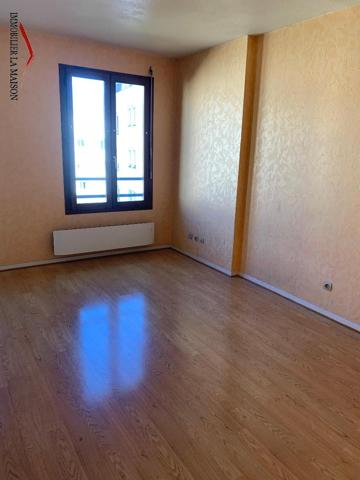 Studio place Francheville - FRANCHEVILLE - Place Francheville, ...