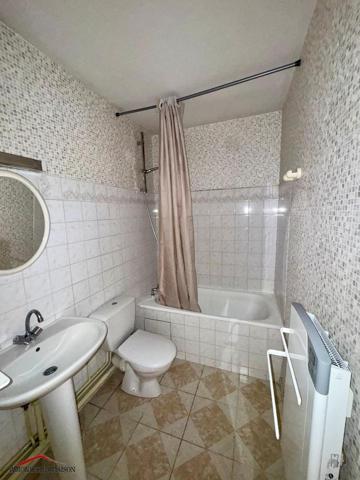 Studio place Francheville - FRANCHEVILLE - Place Francheville, ...
