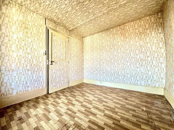 Maison de bourg à rénover - 90 m² - 71900€