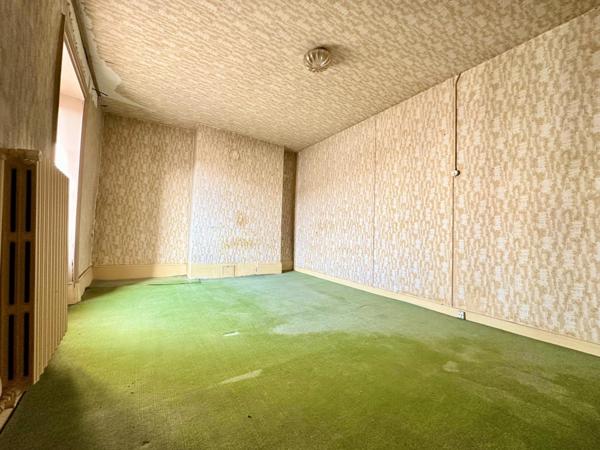 Maison de bourg à rénover - 90 m² - 71900€