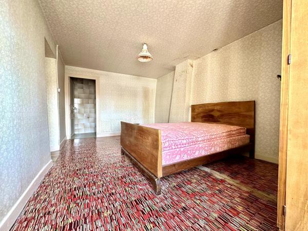 Maison de bourg à rénover - 90 m² - 71900€