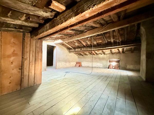 Maison de bourg à rénover - 90 m² - 71900€