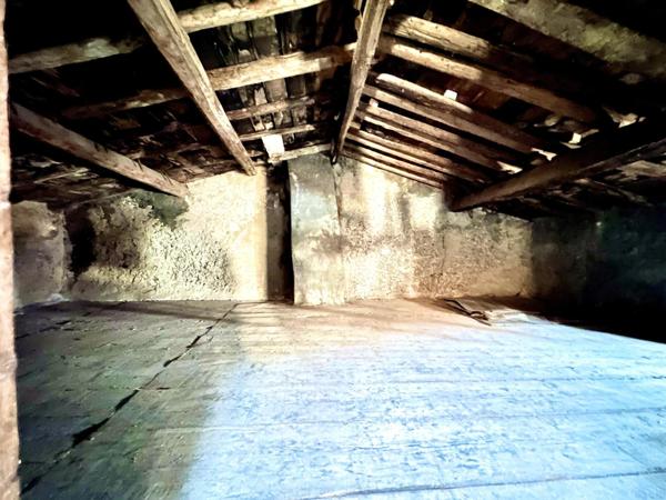 Maison de bourg à rénover - 90 m² - 71900€