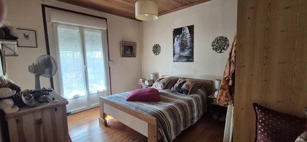 Maison individuelle de plain-pied, garage et terrain clos de 547 m²