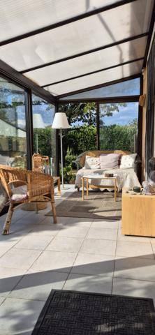 Maison individuelle de plain-pied, garage et terrain clos de 547 m²