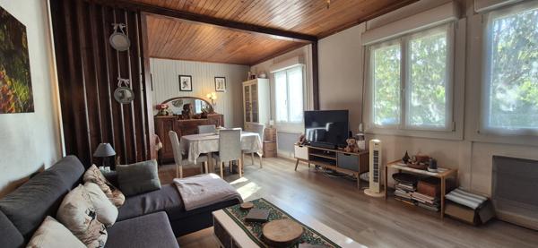 Maison individuelle de plain-pied, garage et terrain clos de 547 m²
