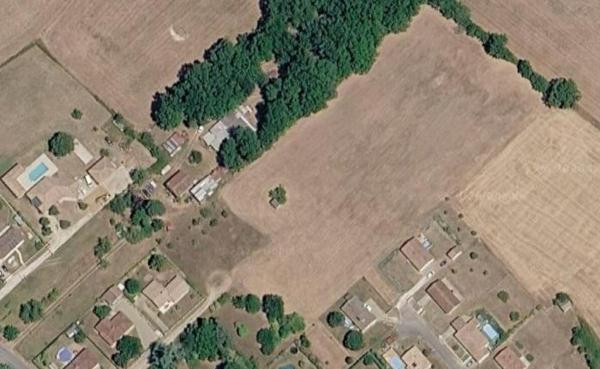 Terrain partiellement constructible à vendre de 12 700 m² à Lavardac - Proximité écoles et commodités