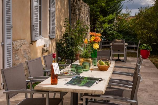 Dpt (32) : ELEGANT CHATEAU XIX, sans travaux, bases médievales avec douves, piscine, sur 9100m2 jardin clos,