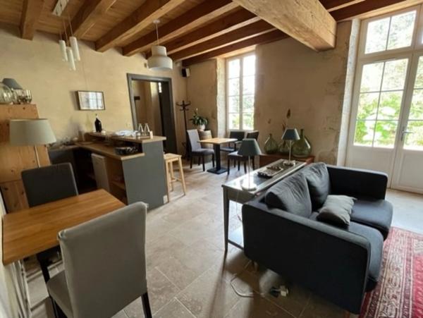 Dpt (32) : ELEGANT CHATEAU XIX, sans travaux, bases médievales avec douves, piscine, sur 9100m2 jardin clos,