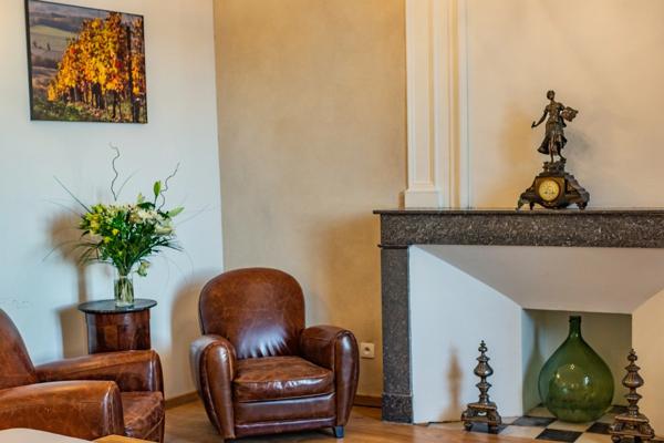 Dpt (32) : ELEGANT CHATEAU XIX, sans travaux, bases médievales avec douves, piscine, sur 9100m2 jardin clos,