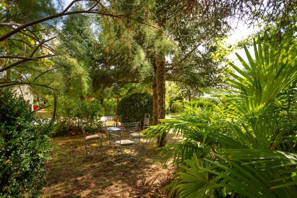 Dpt (32) : ELEGANT CHATEAU XIX, sans travaux, bases médievales avec douves, piscine, sur 9100m2 jardin clos,