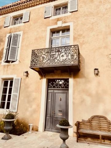 Dpt (32) : ELEGANT CHATEAU XIX, sans travaux, bases médievales avec douves, piscine, sur 9100m2 jardin clos,