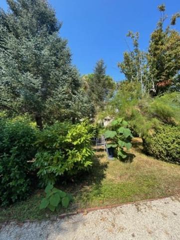 Dpt (32) : ELEGANT CHATEAU XIX, sans travaux, bases médievales avec douves, piscine, sur 9100m2 jardin clos,