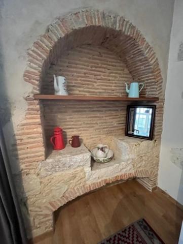 Dpt (32) : ELEGANT CHATEAU XIX, sans travaux, bases médievales avec douves, piscine, sur 9100m2 jardin clos,