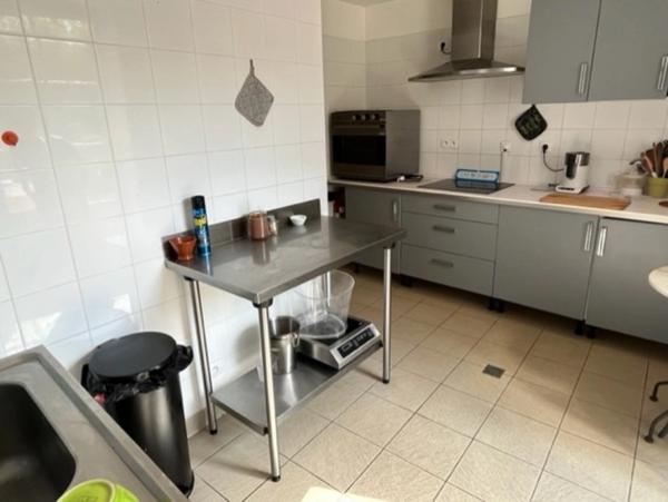 Dpt (32) : ELEGANT CHATEAU XIX, sans travaux, bases médievales avec douves, piscine, sur 9100m2 jardin clos,