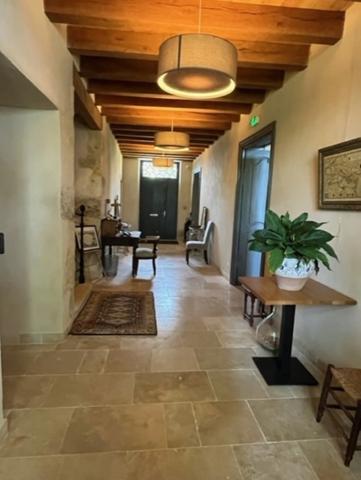 Dpt (32) : ELEGANT CHATEAU XIX, sans travaux, bases médievales avec douves, piscine, sur 9100m2 jardin clos,