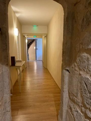 Dpt (32) : ELEGANT CHATEAU XIX, sans travaux, bases médievales avec douves, piscine, sur 9100m2 jardin clos,