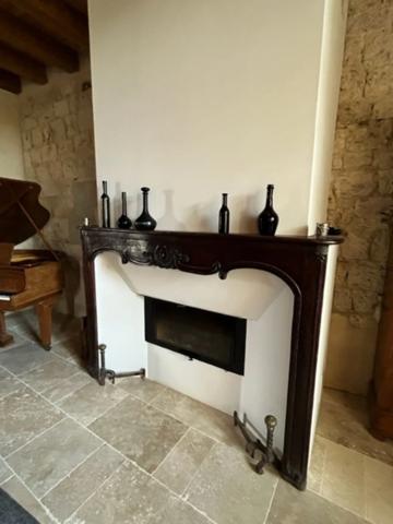 Dpt (32) : ELEGANT CHATEAU XIX, sans travaux, bases médievales avec douves, piscine, sur 9100m2 jardin clos,