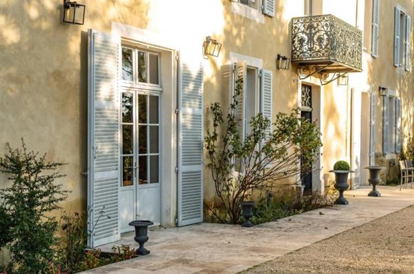 Dpt (32) : ELEGANT CHATEAU XIX, sans travaux, bases médievales avec douves, piscine, sur 9100m2 jardin clos,