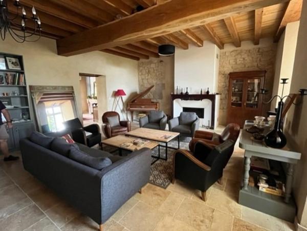 Dpt (32) : ELEGANT CHATEAU XIX, sans travaux, bases médievales avec douves, piscine, sur 9100m2 jardin clos,