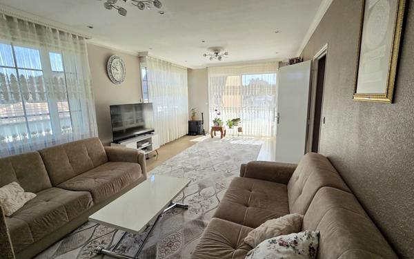 Maison à vendre    11 pièces • 233 m2 Ris-Orangis