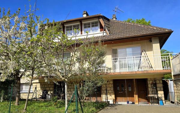 Maison à vendre    11 pièces • 233 m2 Ris-Orangis