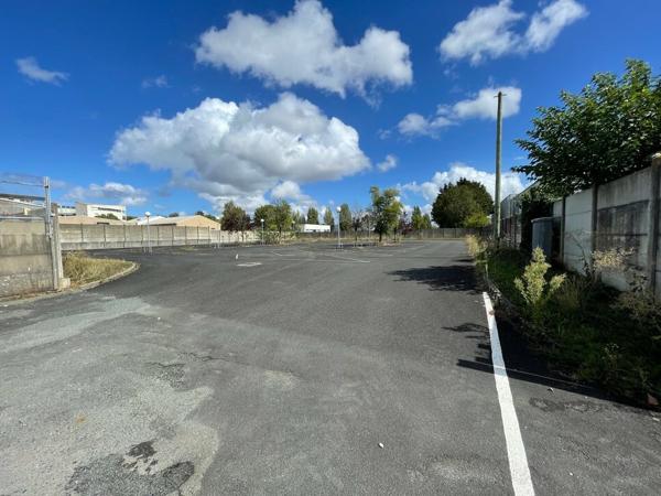 LOCATION BUREAUX NIORT ZONE SAINT LIGUAIRE 200m2 POSSIBLITE JUSQU'A 1022m2