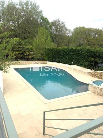 "Amoureux des chevaux, cette propriété est faite pour vous."