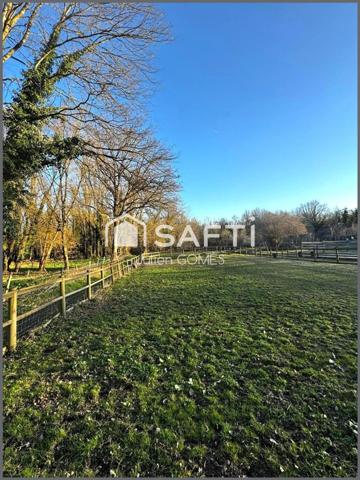"Amoureux des chevaux, cette propriété est faite pour vous."