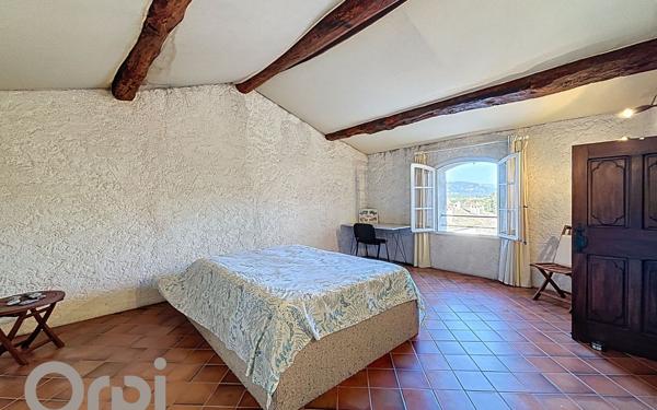 Maison à vendre    7 pièces • 243,95 m2 Roquebrune-sur-Argens