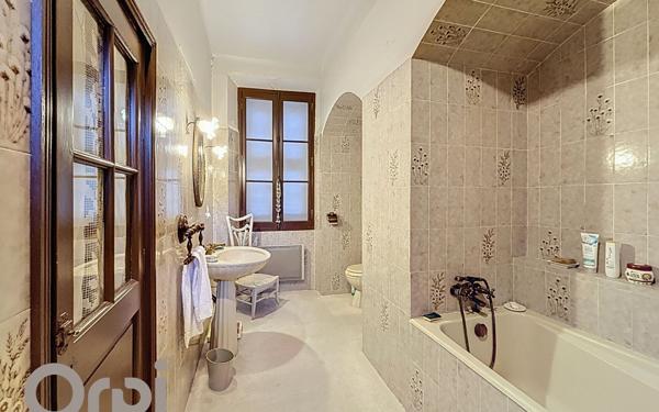 Maison à vendre    7 pièces • 243,95 m2 Roquebrune-sur-Argens