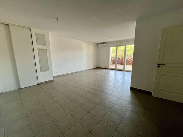 GIGEAN ( 34770) Appartement T3 de 69.30 m2 en RDC , terrasse, jardinet, pkg