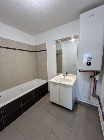 GIGEAN ( 34770) Appartement T3 de 69.30 m2 en RDC , terrasse, jardinet, pkg