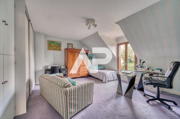 Maison Rueil Malmaison 7 pièce(s) 171m2 1 210 000 € **  - Référence  20096