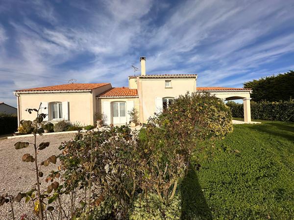 Maison contemporaine de 247 m² sur son terrain clos de 2 000m² au calme