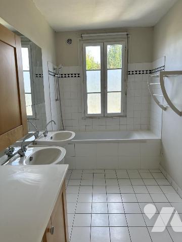 MT ST AIGNAN Village. Maison de caractère 3ch. Beau terrain.