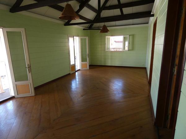 97480 Saint Joseph ensemble immobilier 15 pièce(s) 280 m2 / 610 m² clos